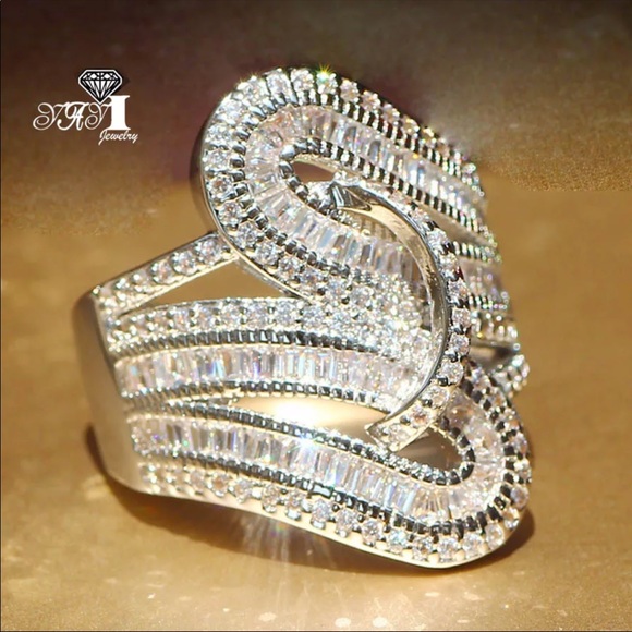 *5.6 CT Trendy Twisted Diamond Ring - Picture 2 of 5